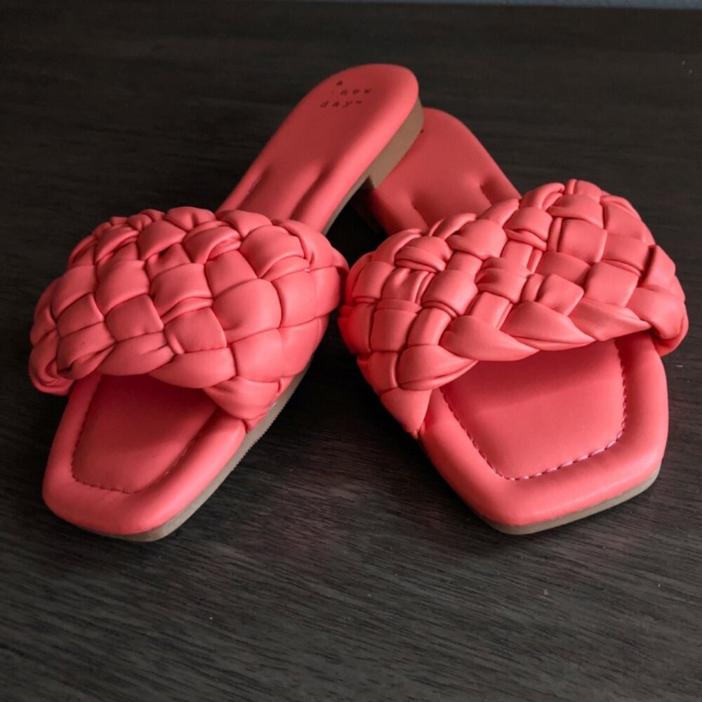 Coral Pink / Faux Leather / Braided / Slip On Shoe / Flats / Sandals / Size: 6.5